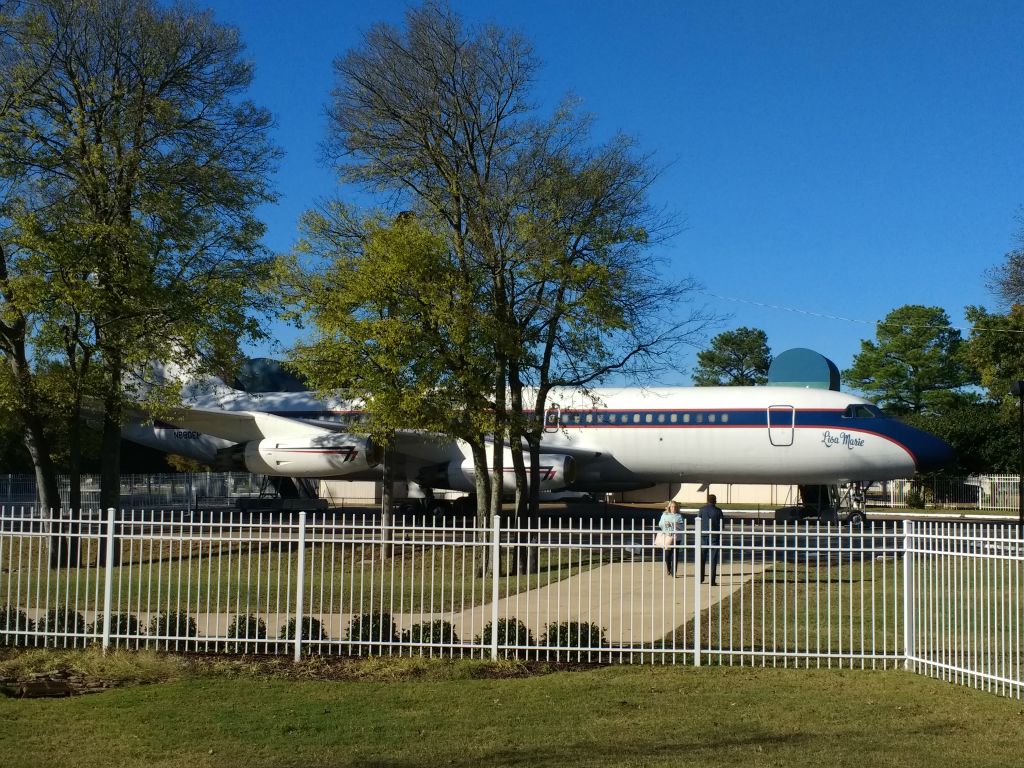 Brief stop at Graceland in Memphis